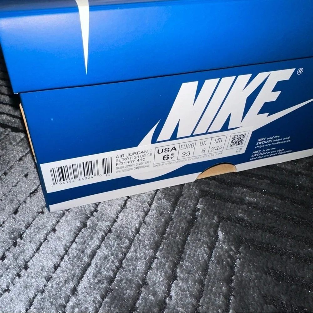 AIR JORDAN 1 RETRO HIGH OG FD1437 410 TRUE BLUEWHITE-CEMENT GREY VRAI BLEU/GRIS